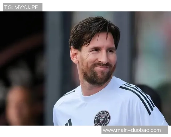 梅西与安东内拉泳池旁甜蜜拥吻社媒晒照引发热议 梅西与安东内拉泳池旁甜蜜拥吻社媒晒照引发热议