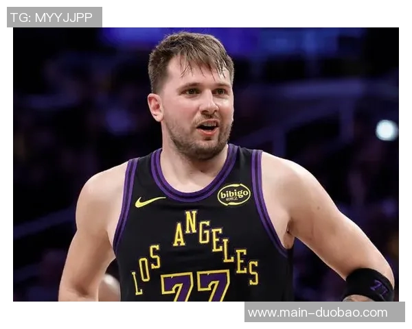 东契奇状态堪忧防守如雕像缺乏拼搏精神引发热议 东契奇状态堪忧防守如雕像缺乏拼搏精神引发热议