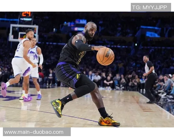 詹姆斯创纪录26年内6场比赛25分5篮板5助攻东契奇紧随其后5场表现出色 詹姆斯创纪录26年内6场比赛25分5篮板5助攻东契奇紧随其后5场表现出色