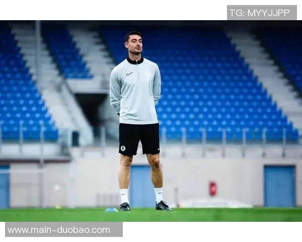 法兰克福总监强调新任主帅需注重进攻与球员培养目标锁定欧战资格 法兰克福总监强调新任主帅需注重进攻与球员培养目标锁定欧战资格